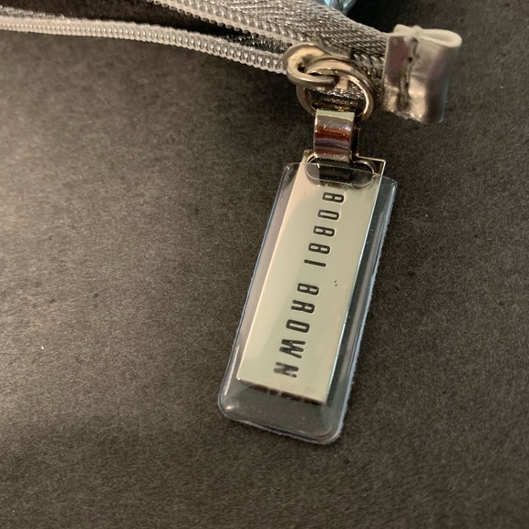 Bobby Brown wristlet sunglasses case with mirror - Picture 9 of 12